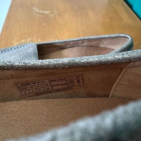 Vionic Women’s Debbie Metallic Pewter Leather Slip on Driving Loafer - Picture 7 of 11